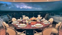 LINDA LOU - Alfresco dining
